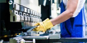 U.S. Manufacturing Holds Steady in April as Costs Surge and Hiring Weakens